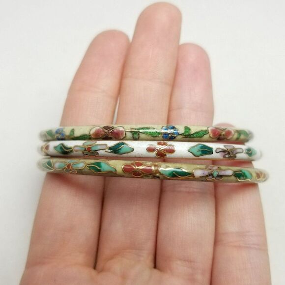 Vintage White and Tan Floral Design Enamel Bangle Bundle, Lot of 3, Stacking - Picture 2 of 5